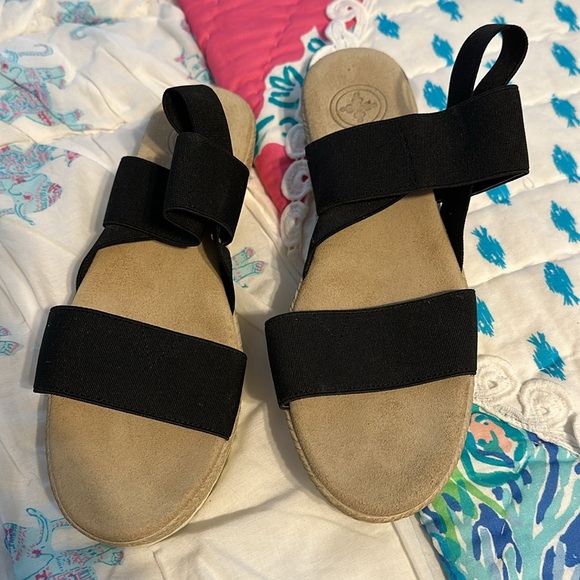 Charleston Shoe black sandals size 8 - Picture 2 of 3